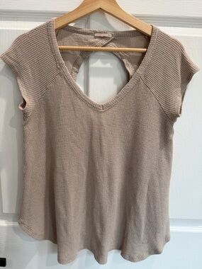 Women's Taupe Waffle V-Neck Tank with Back Cutout